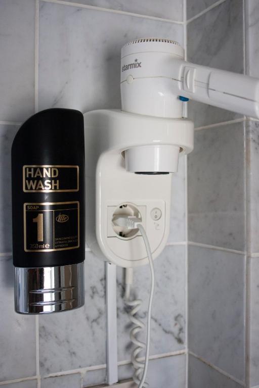 Quarto Básico com 2 Camas de Solteiro