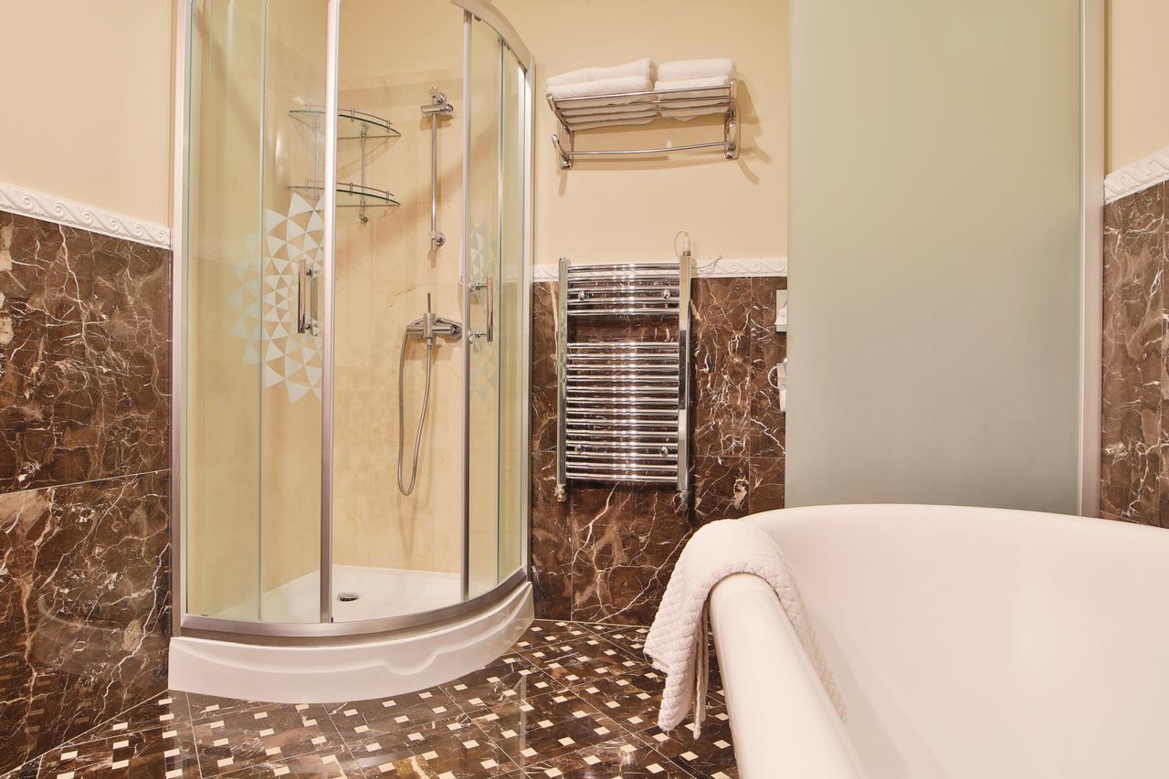 Deluxe Room with Balcony and Colonnade View,631951611:JPEG