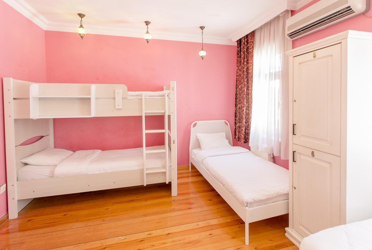 Bed op een Vrouwenslaapzaal met 6 Bedden