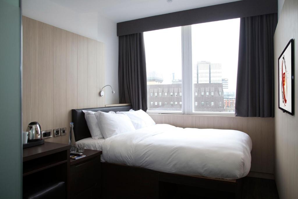 Quarto com Cama Queen-size