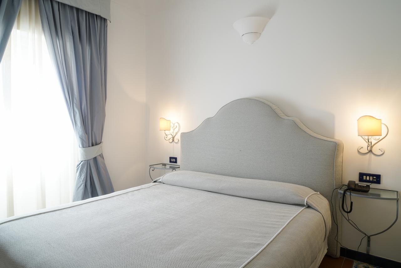 Deluxe Double Room with Sea View,645741021:JPEG