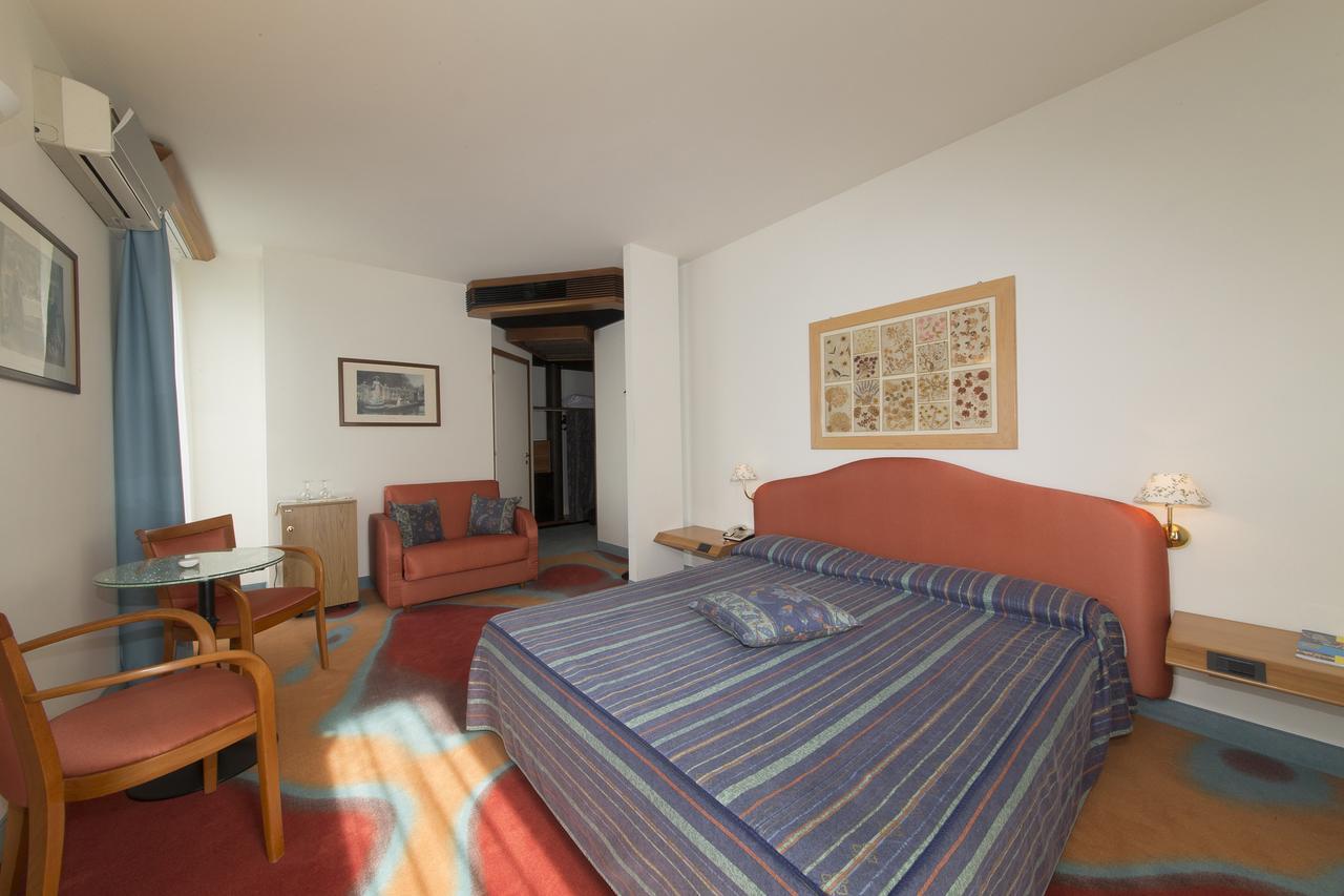 Superior Double or Twin Room with Lake View,646785285:JPEG