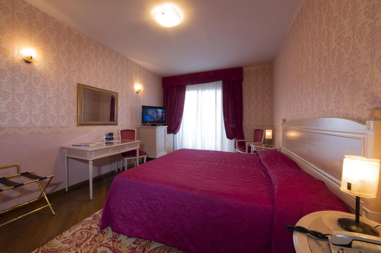 Superior Double or Twin Room Lake View