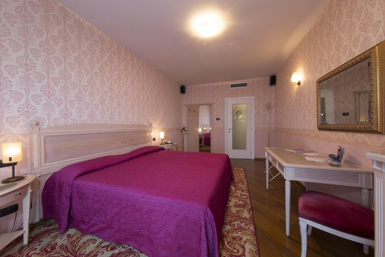 Superior Double or Twin Room Lake View