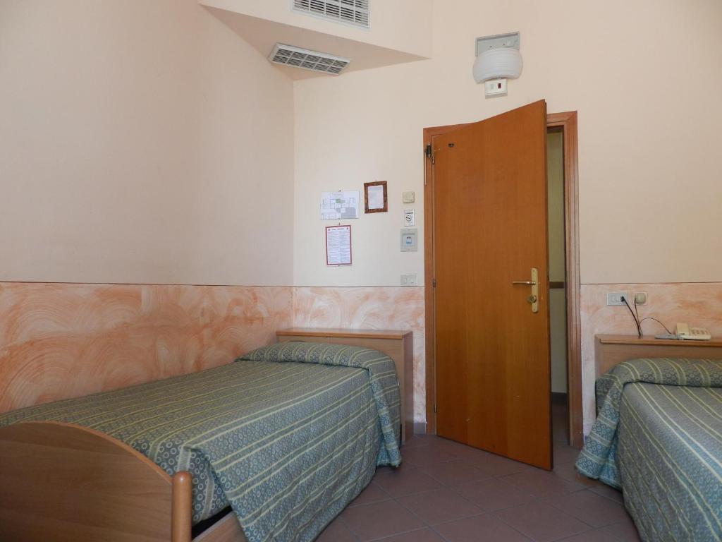 Chambre Lits Jumeaux Économique avec Salle de Bains Commune