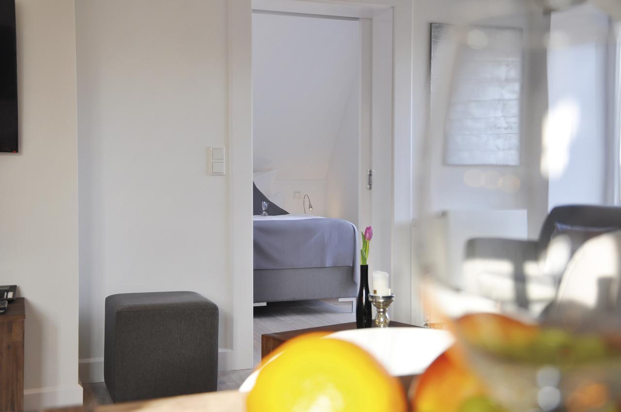 Standard Suite,655837014:JPEG