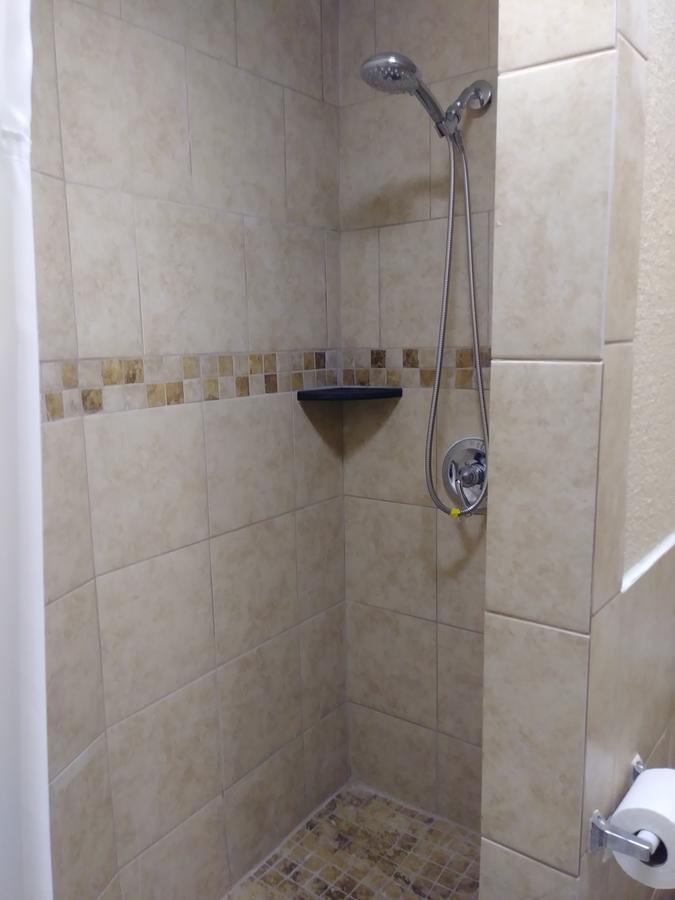 Suite Hot Tub,656881188:JPEG