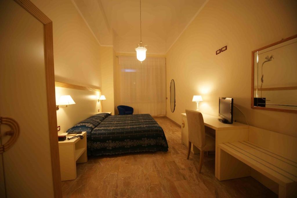 Quarto com Cama de Casal ou 2 Camas de Solteiro e Vista do Mar