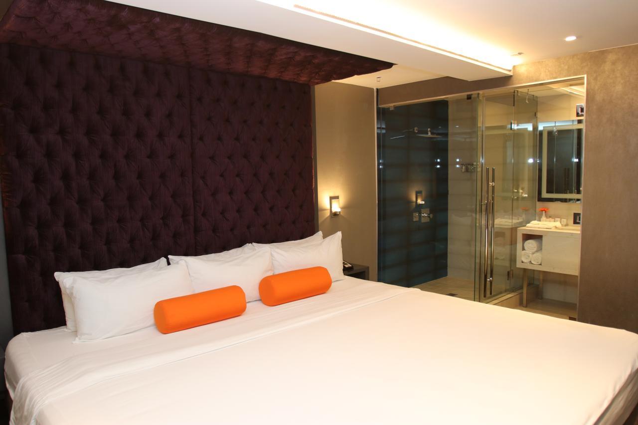 King Suite with Living Room - Non Smoking