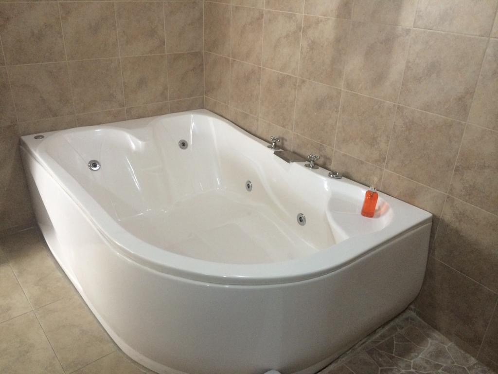 Executive Suite,1585473196:JPEG