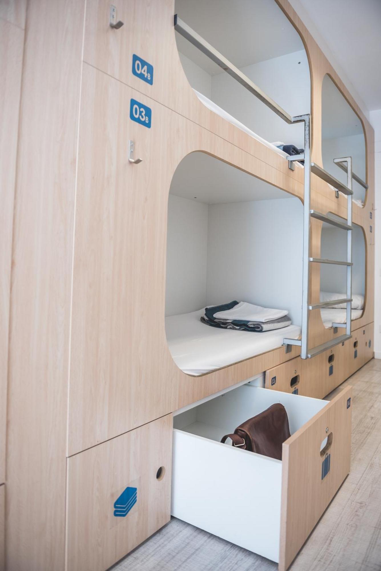 Bed 16-Bed Mixed Dormitory Room