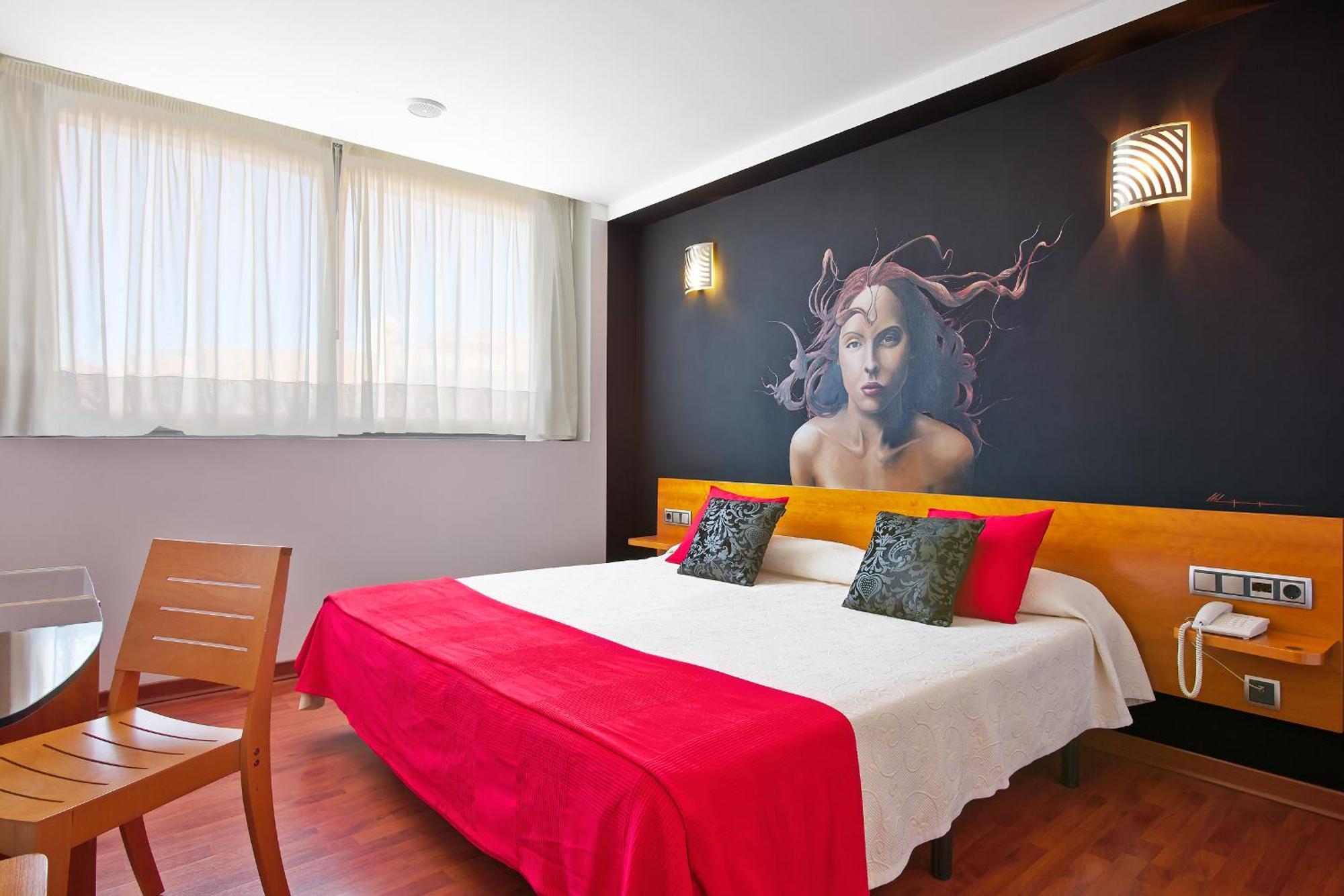 Large Double Room,692761641:JPEG
