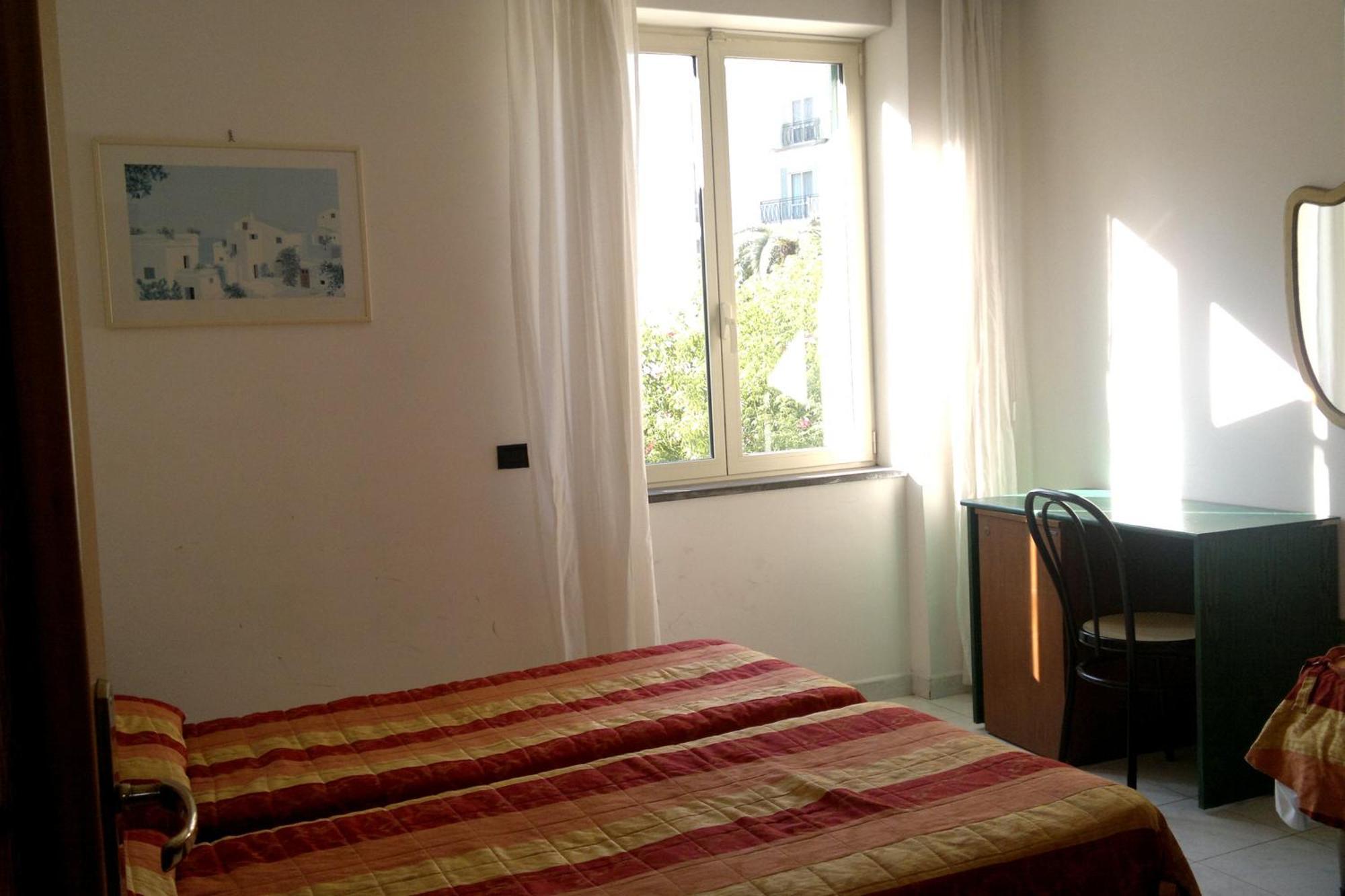 Economy Double Room,693937224:JPEG