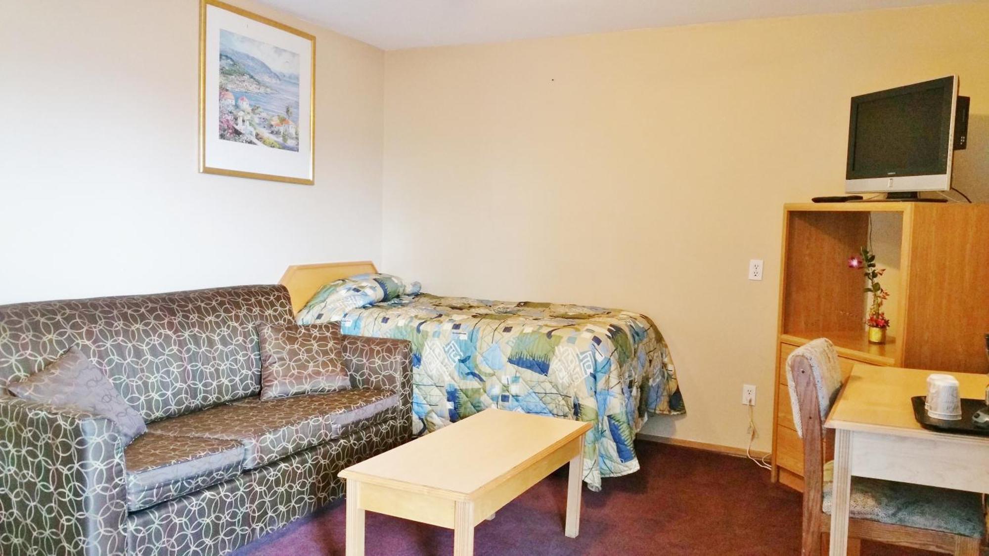 Family Room,704298913:JPEG