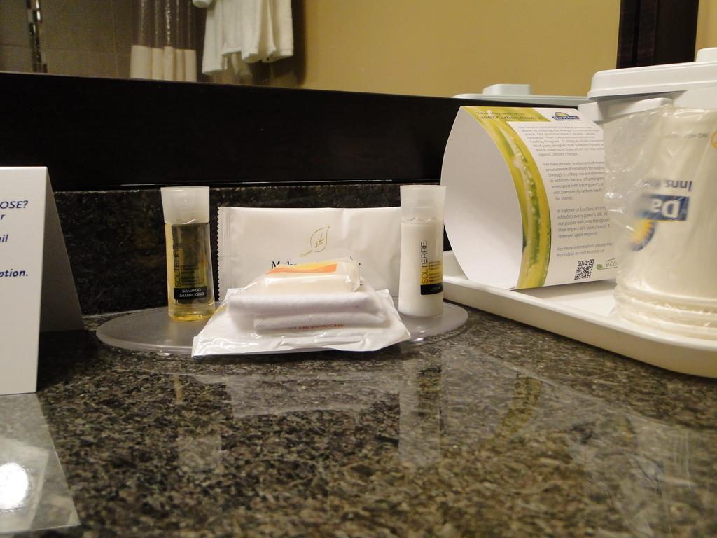 Zimmer mit 2 Queensize-Betten und Dusche – Nichtraucher