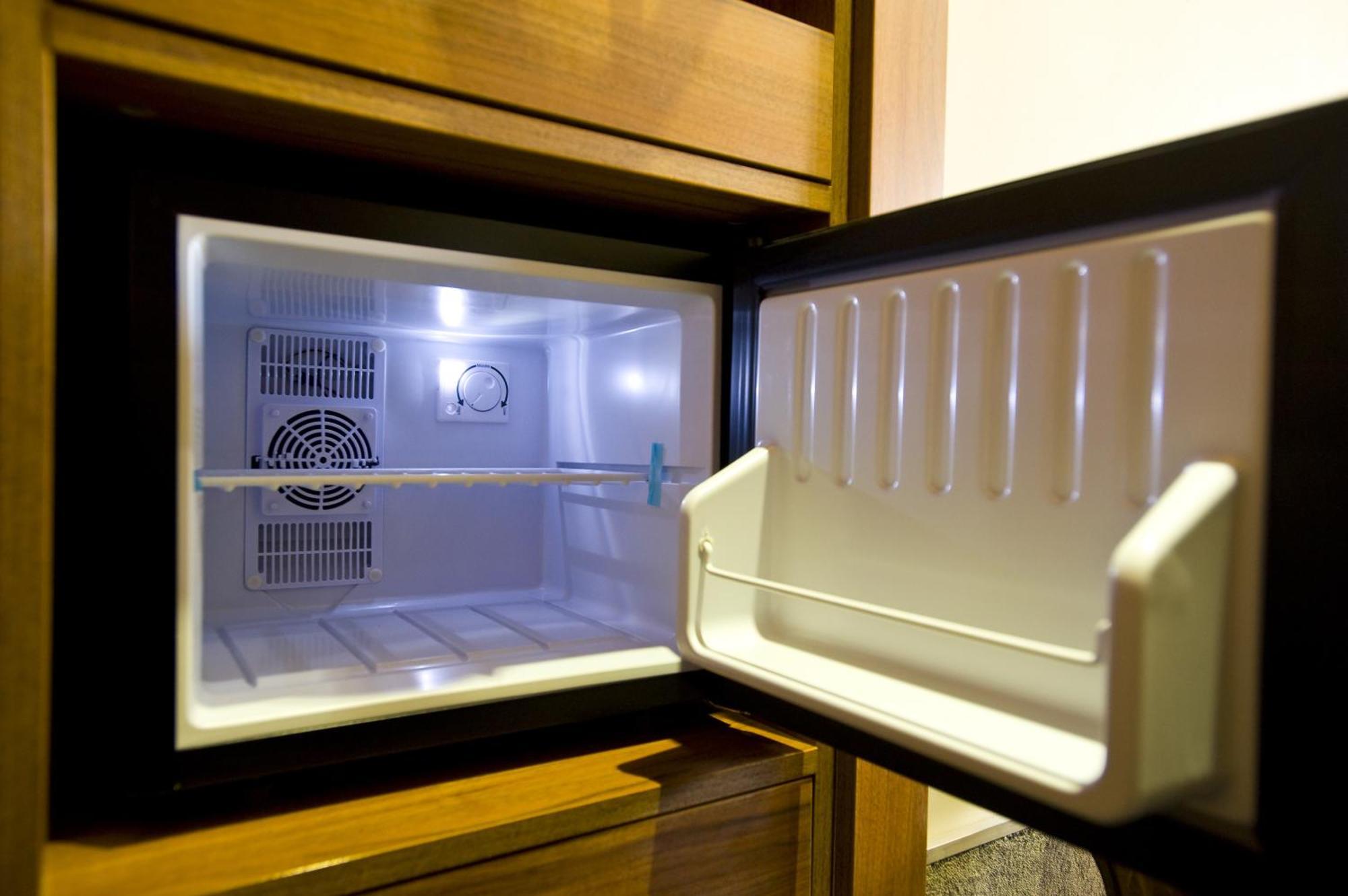 Compact Twin Room, with en suite,898228996:JPEG