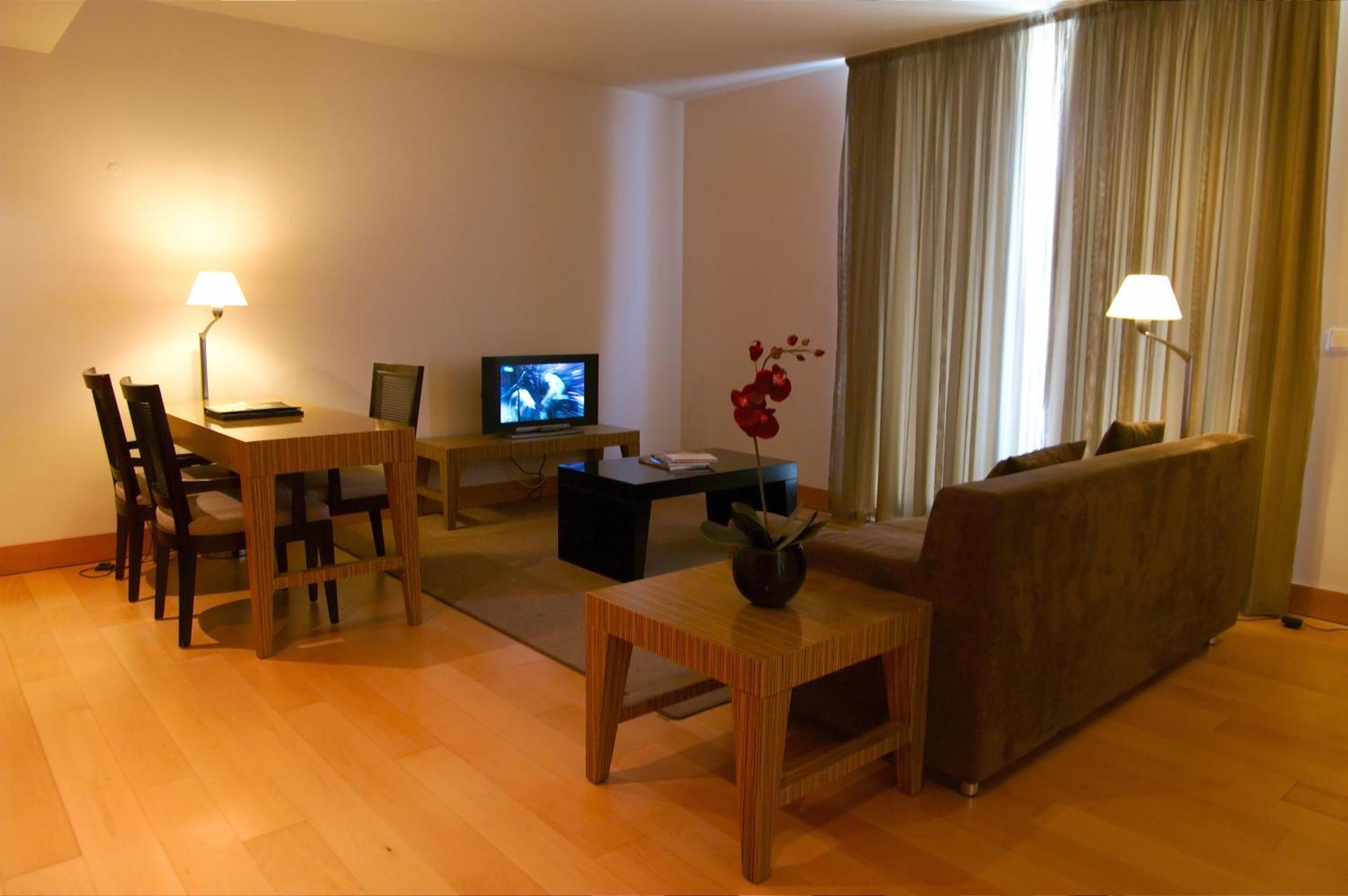 Premium Apartment with Side Sea View