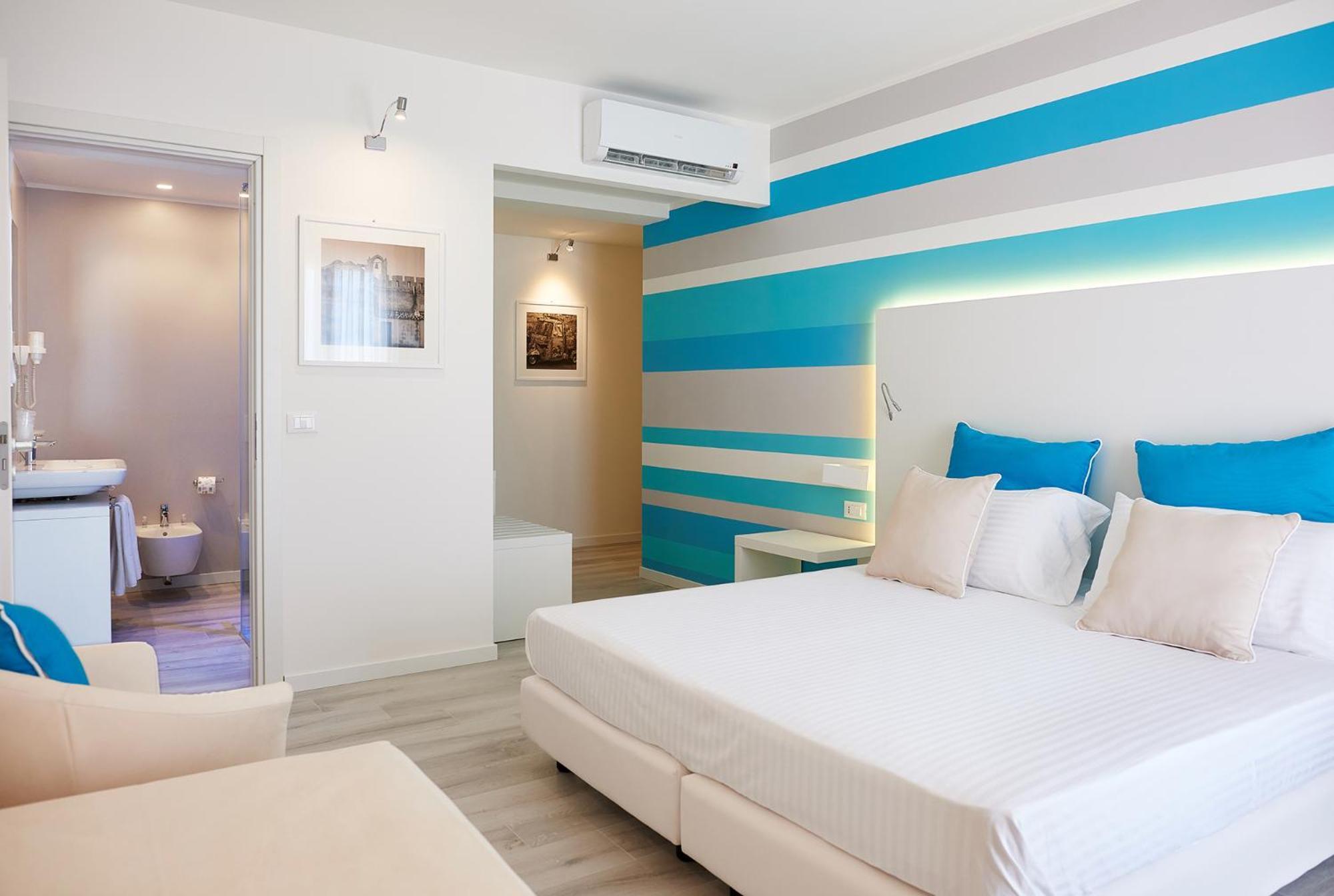 Triple Room with Sea View and Balcony - Ground Floor