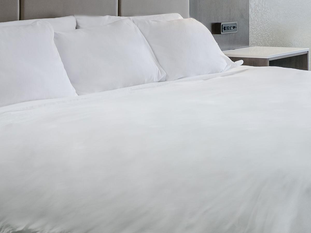 Deluxe King Room - Non-Smoking,719317219:JPEG