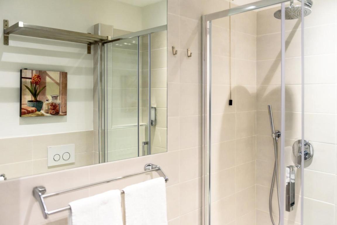 Apartment with Terrace,738368842:JPEG