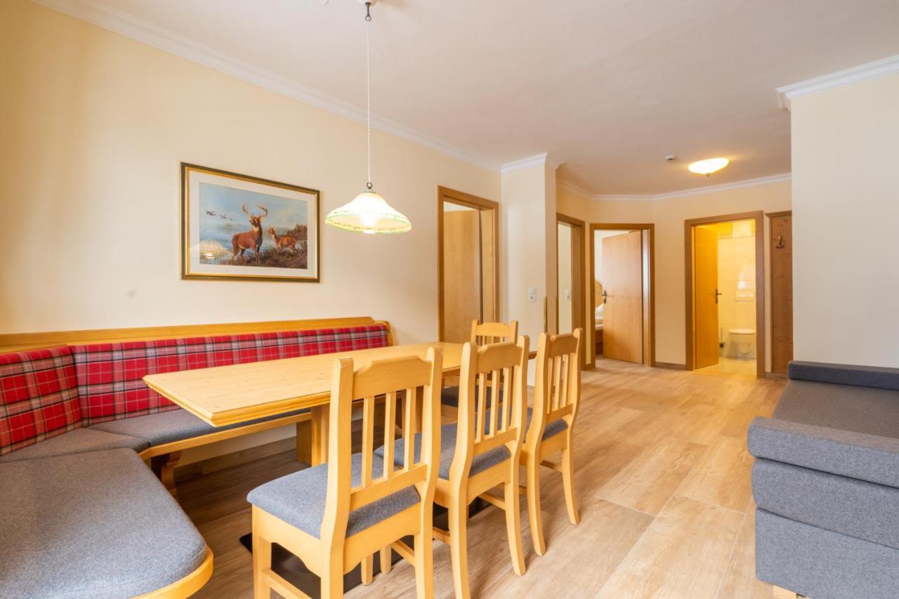 Three-Bedroom Apartment with Balcony,758833336:JPEG