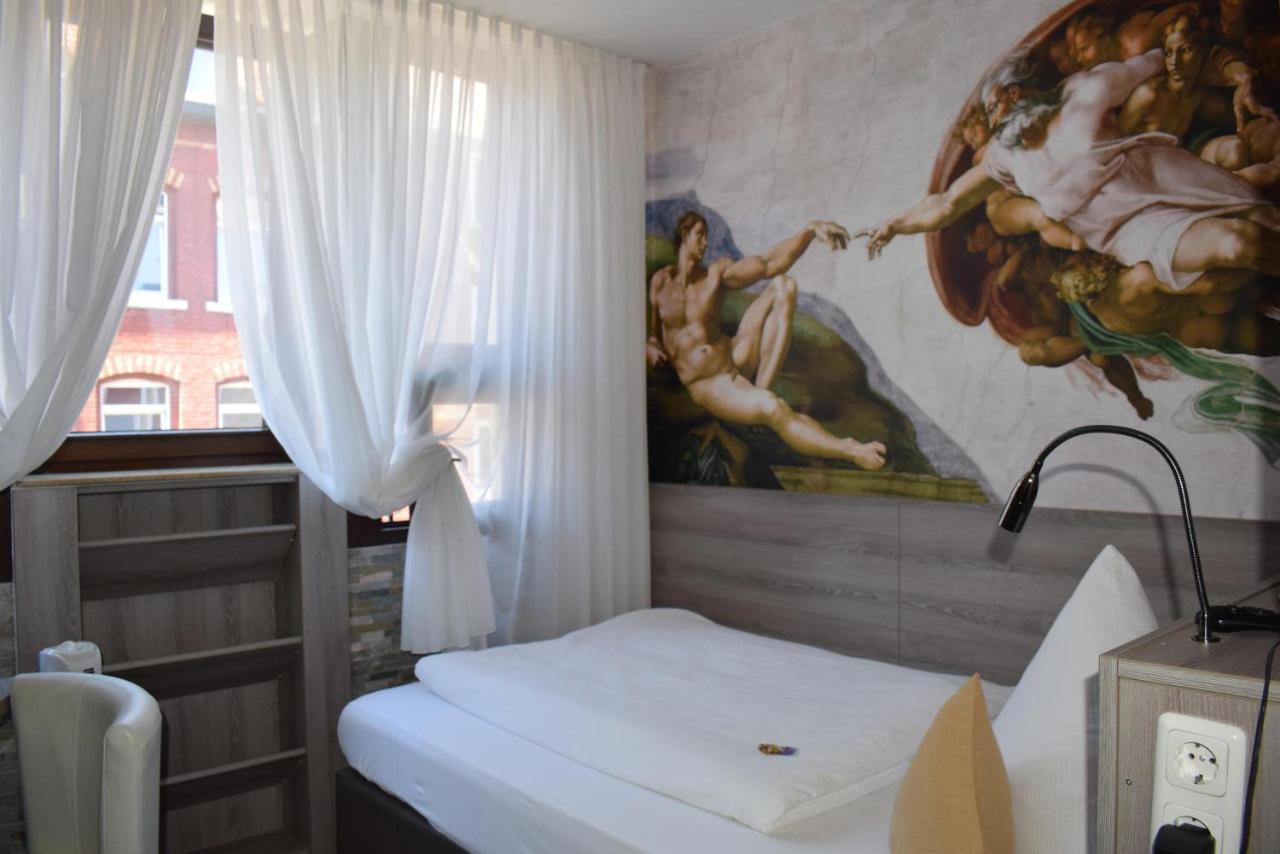 Single Room,770236618:JPEG
