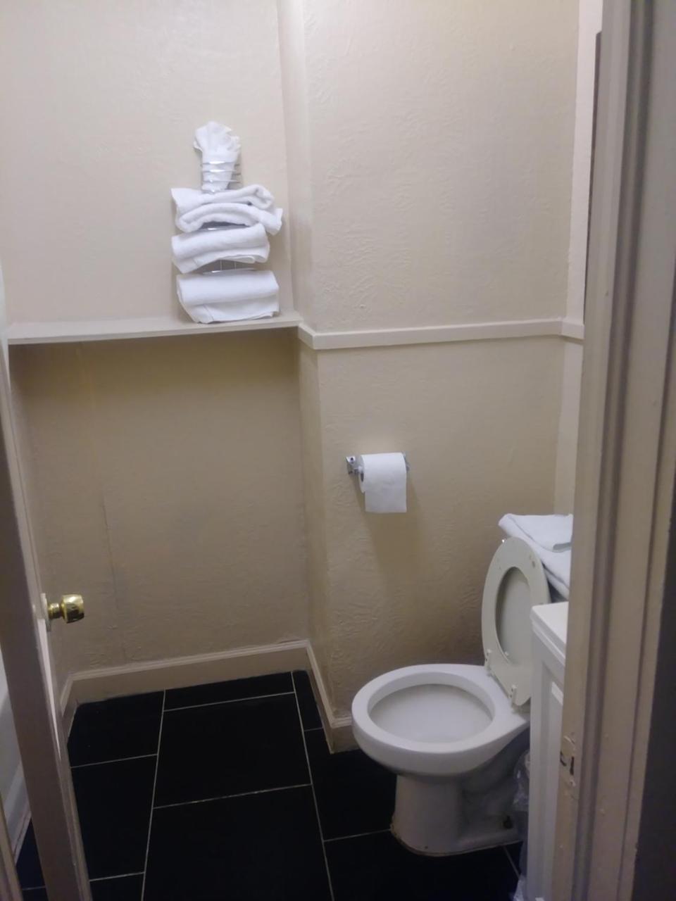 Standard King Room,771480628:JPEG