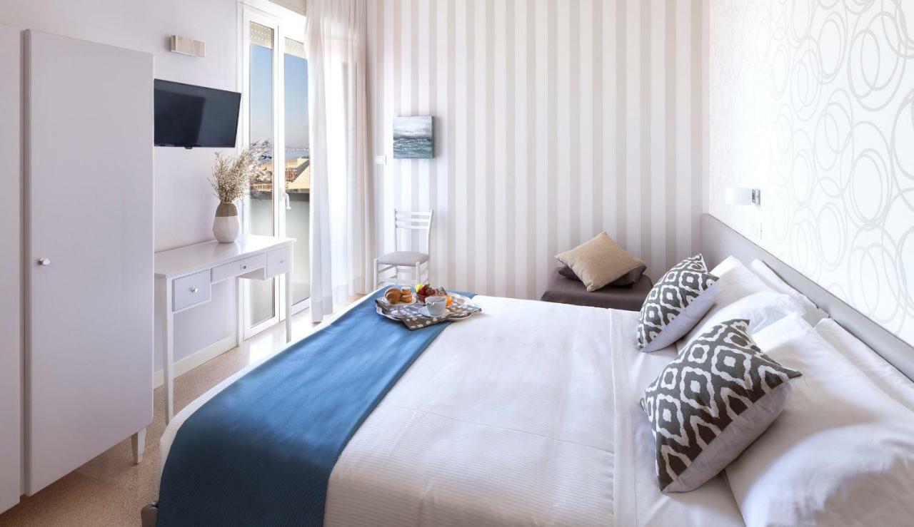 Comfort Dreibettzimmer mit Meerblick