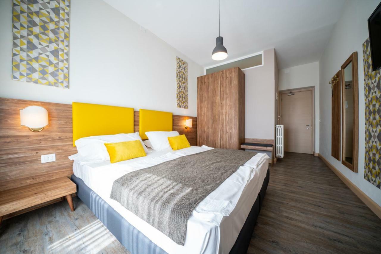 Standard Double or Twin Room,785797440:JPEG