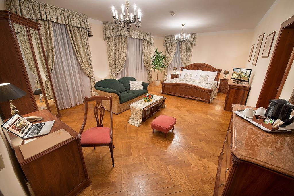 Deluxe Double or Twin Room