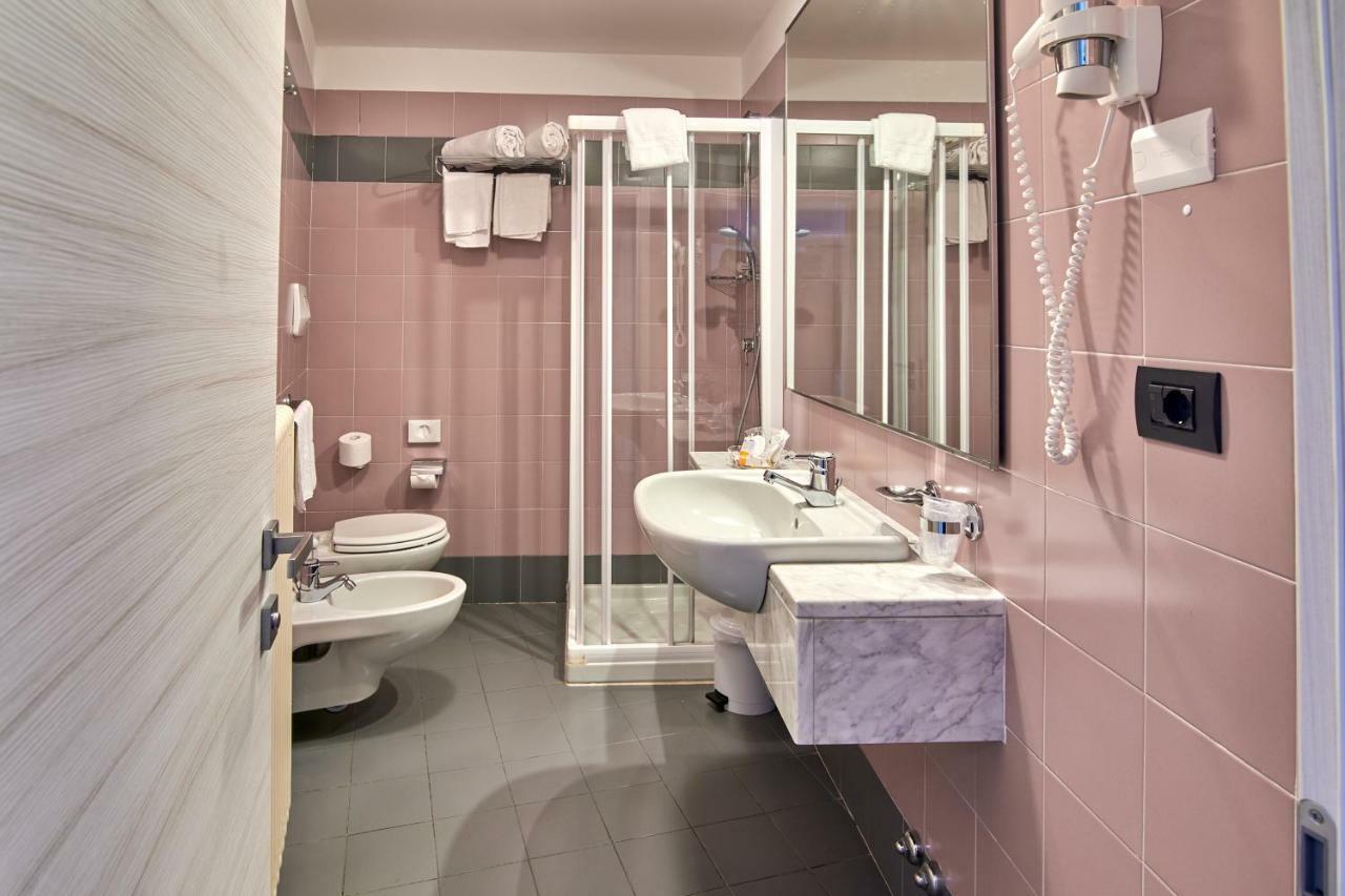Suite with Lake View,1186557199:JPEG