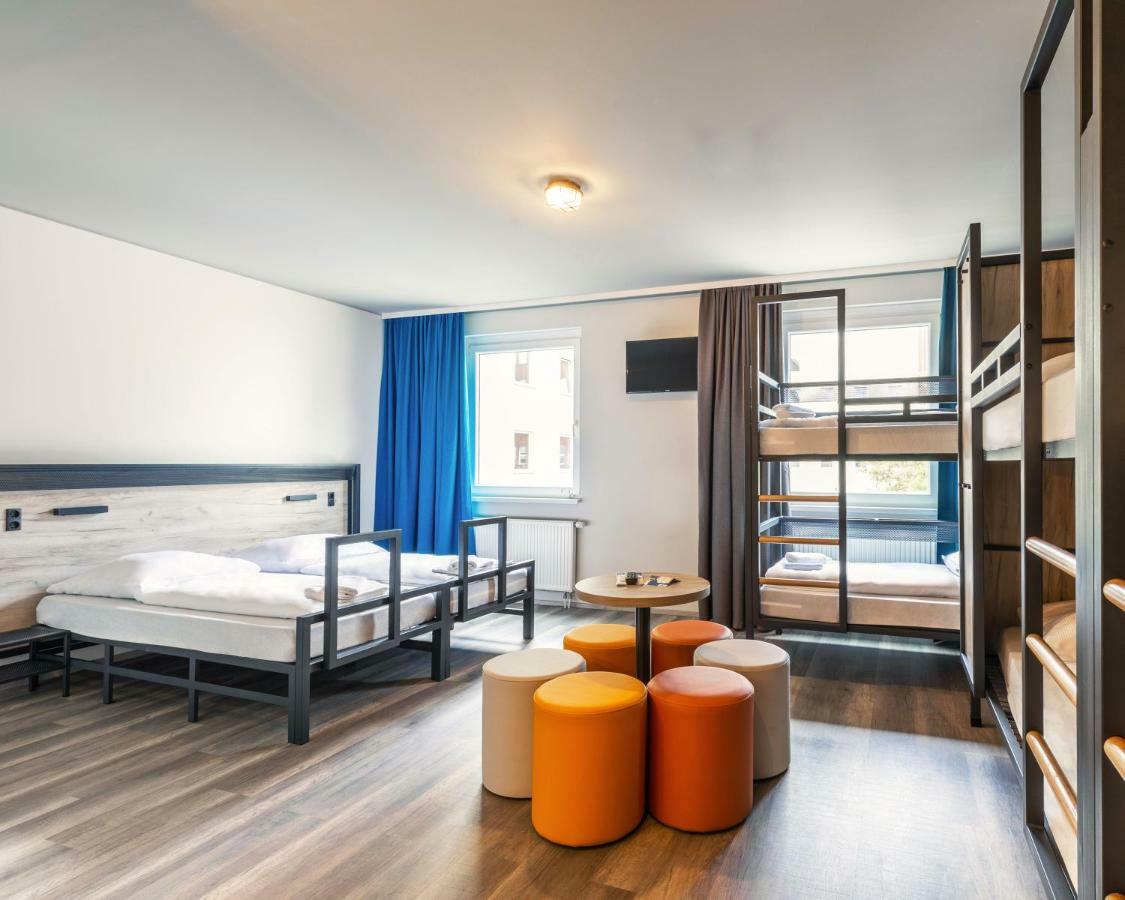 Bed 6-Bed Dormitory Room