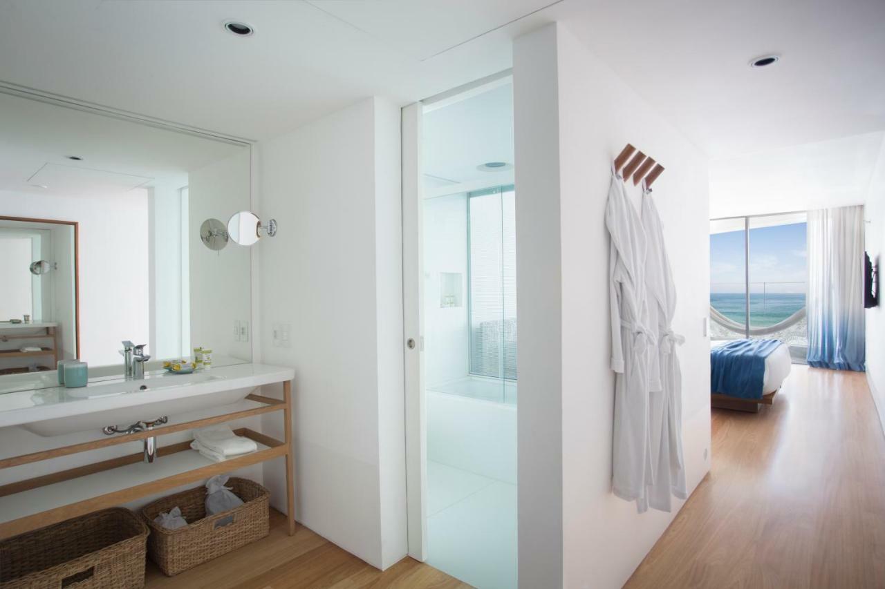 Large room balcony sea view