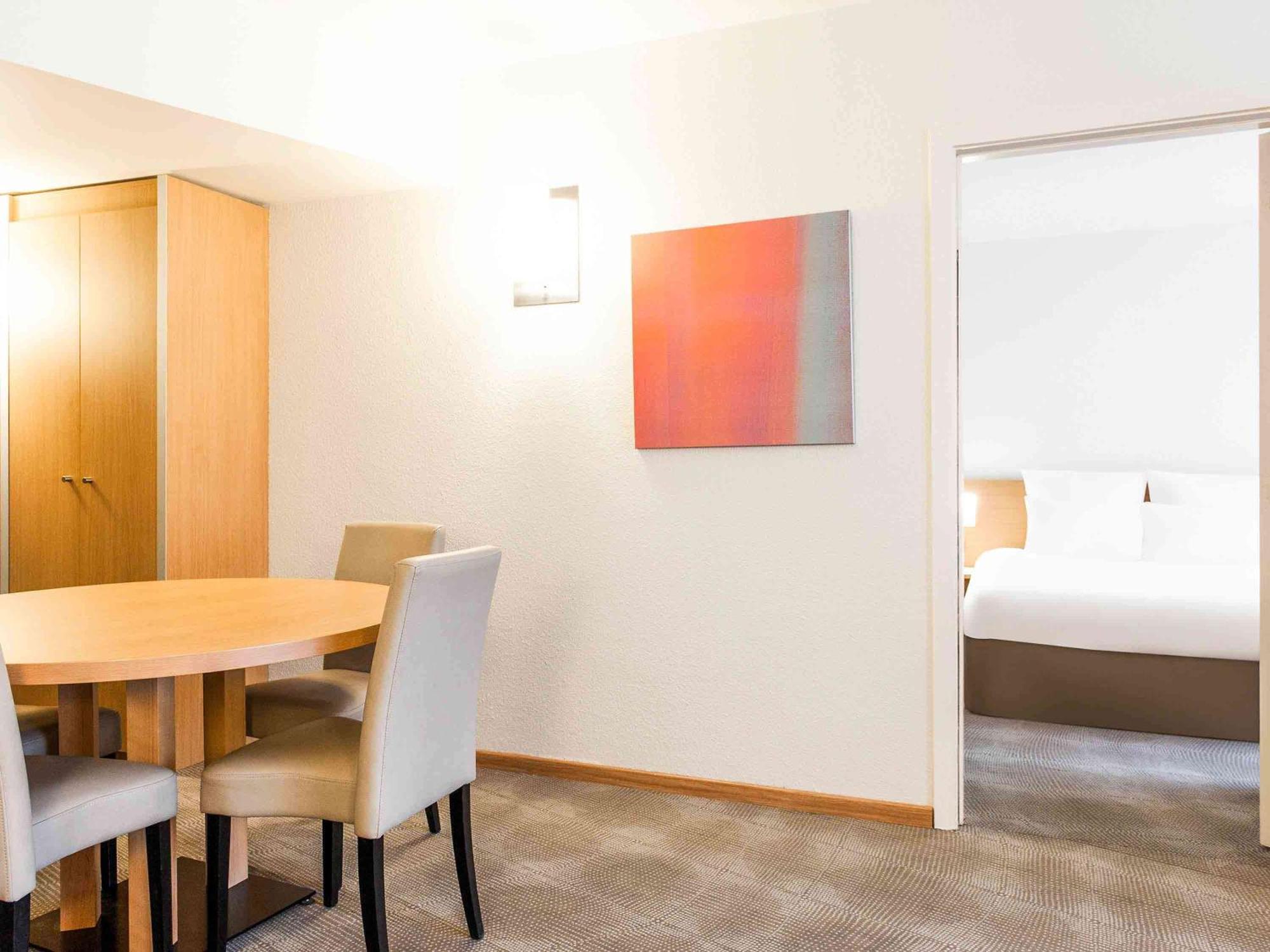 Suite,1705988964:JPEG