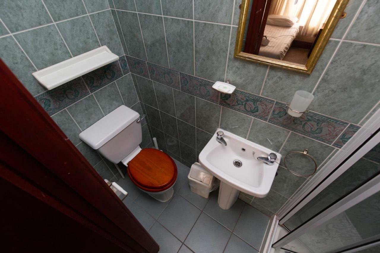 Small Double Room Shower