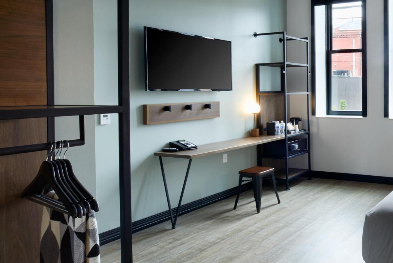 Deluxe King Room - Mobility Accessible,1284739036:JPEG