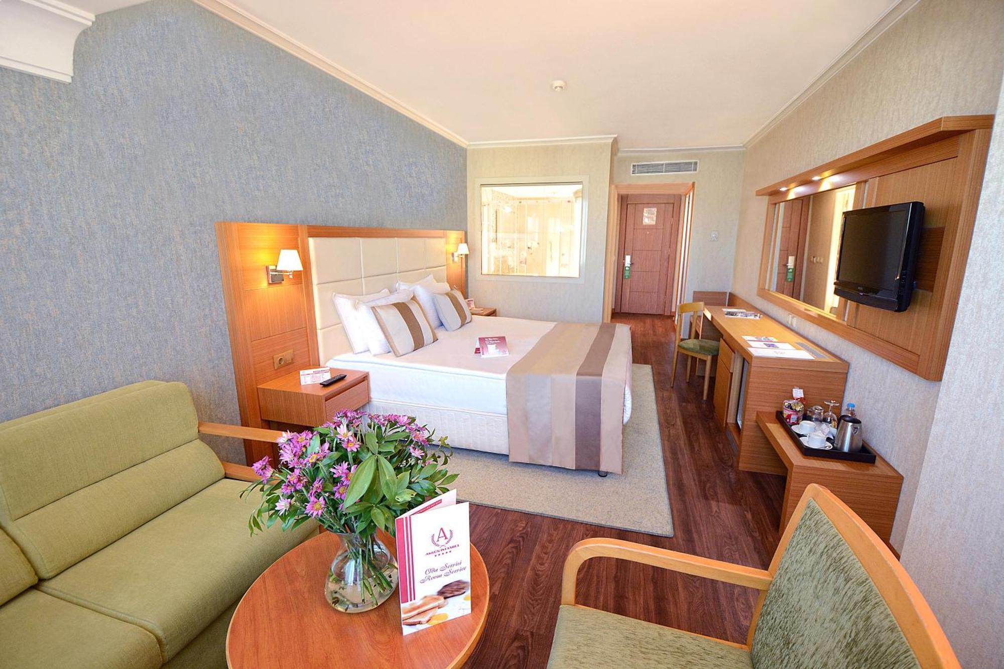 Deluxe Accessible Room,1035324624:JPEG