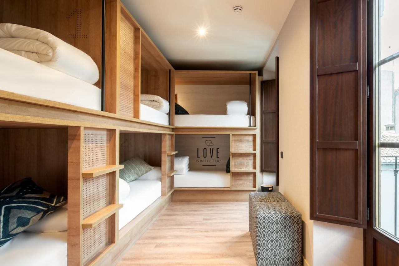 Bed 6-Bed Dormitory Room