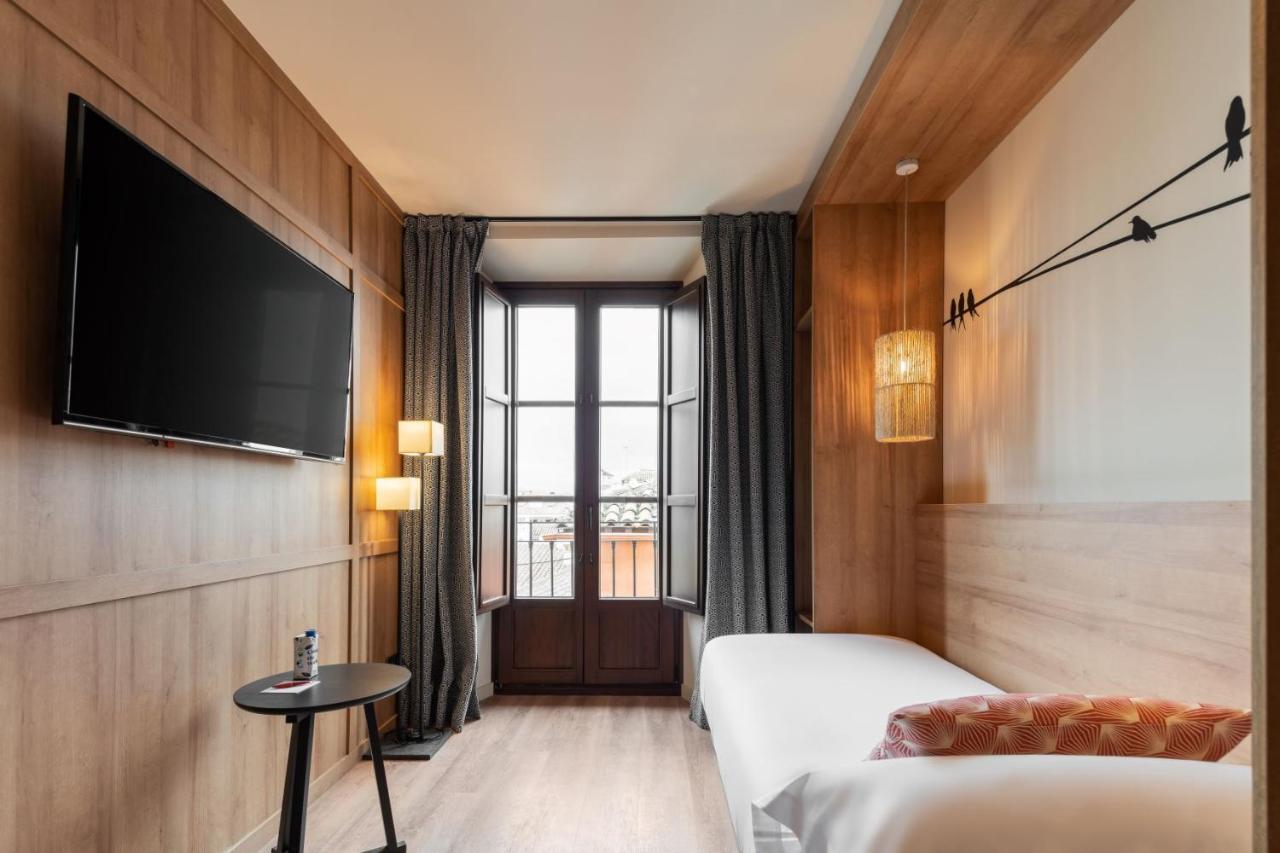 Single Room Private Bathroom