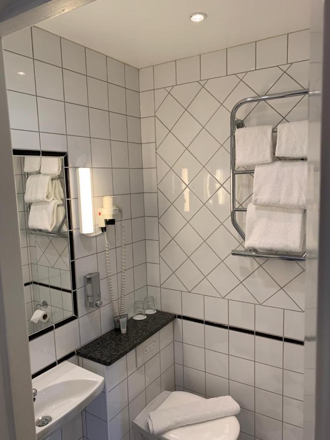 Small Double Room 140cm bed