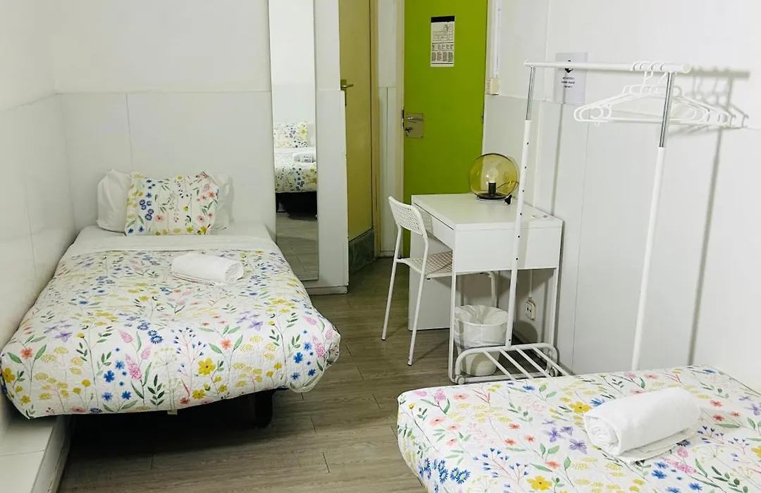 Central And Basic Universitat For Young Hostel-1