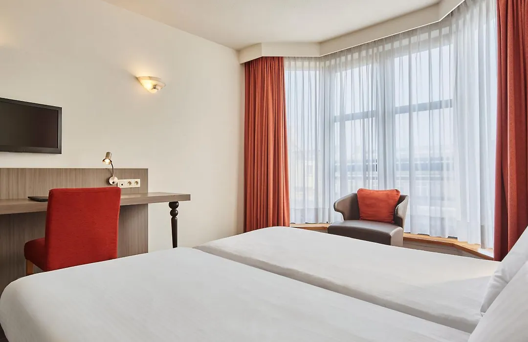 Theater Hotel-1