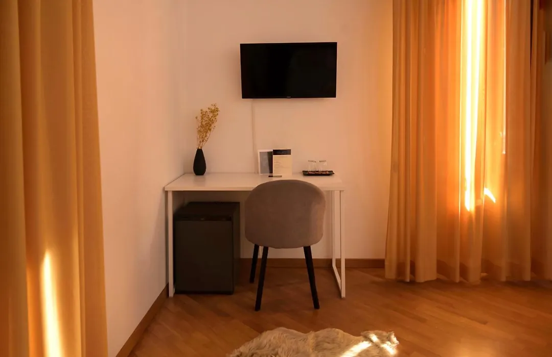 Palace Eight - Suites & Spa-1