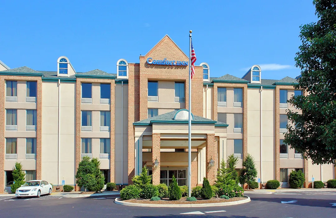 Comfort Inn Airport-1
