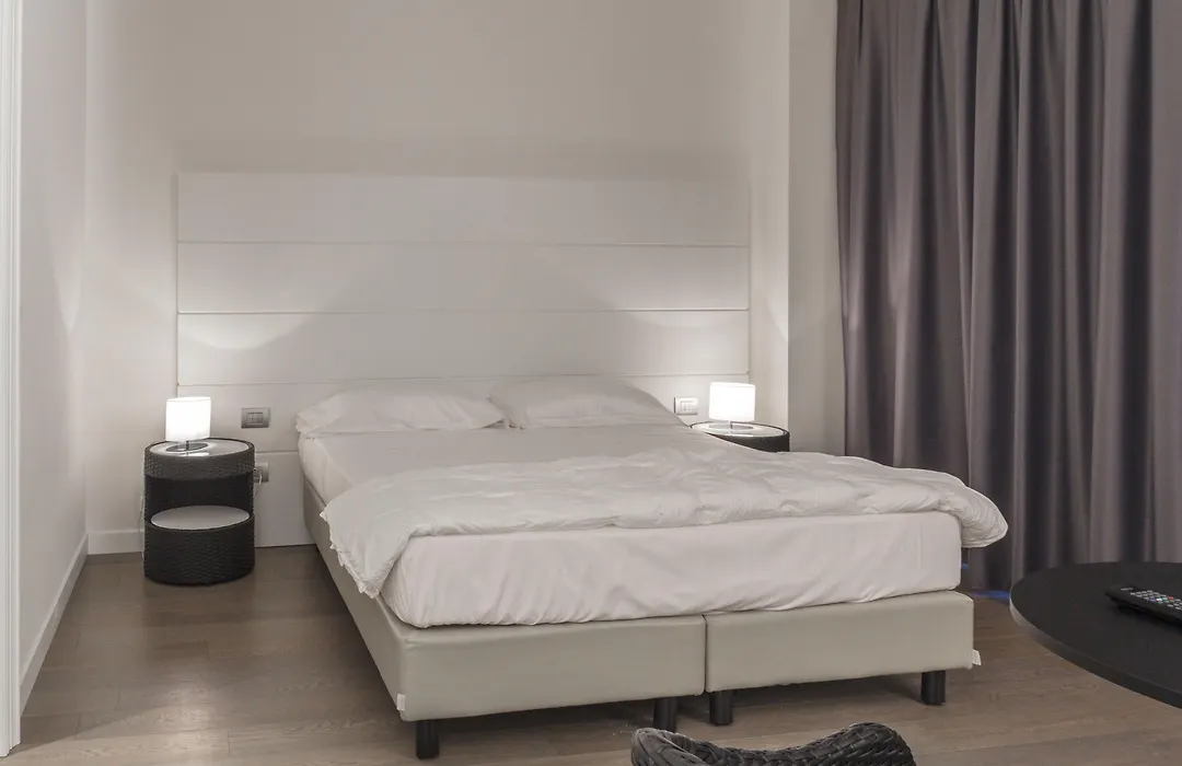 Tag Hotel-1