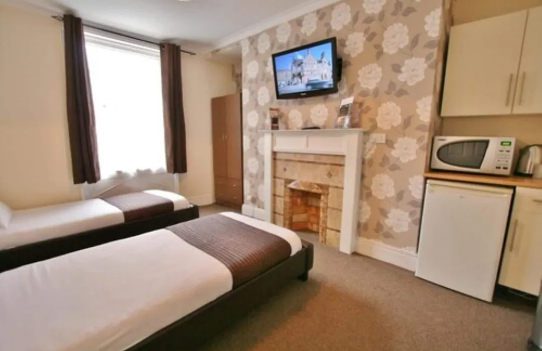 Central Hotel Cheltenham by Roomsbooked-1