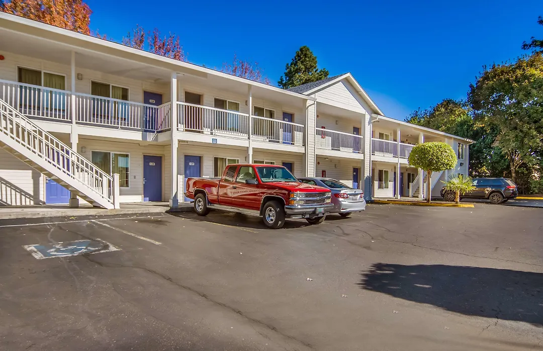Motel 6 Portland Mall - 205-1