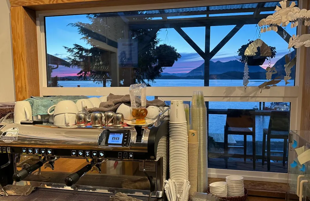 Tofino Paddlers Inn-1