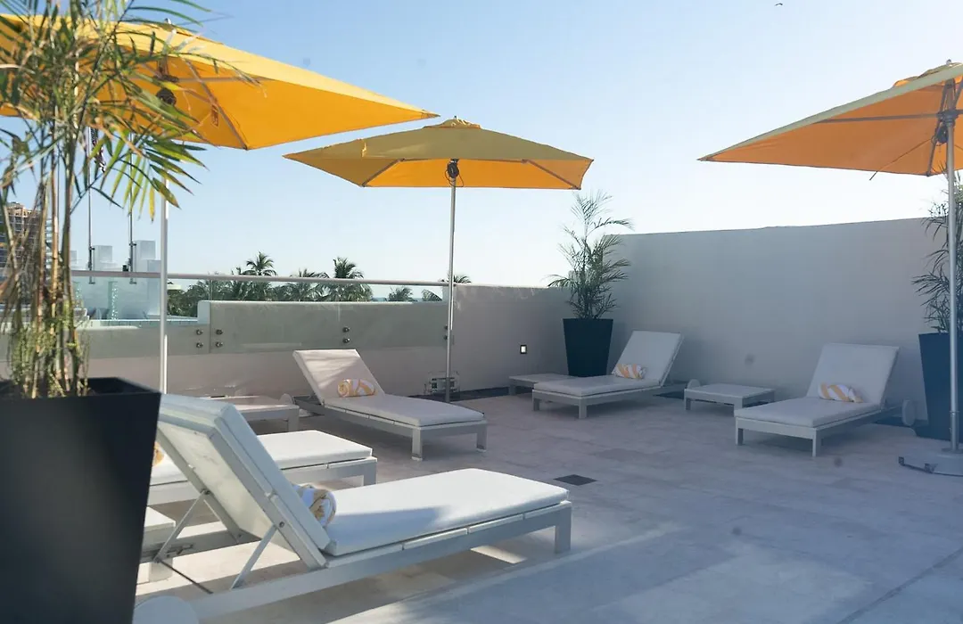 Leslie Hotel Ocean Drive-1