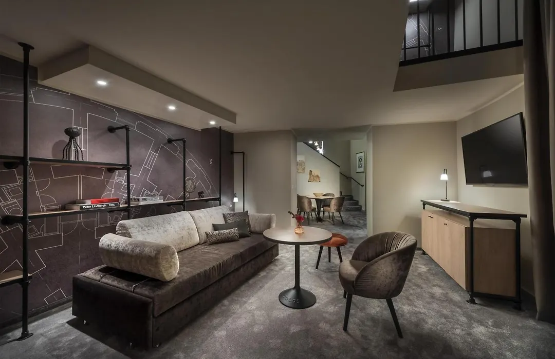Wasserturm Hotel Cologne, Curio Collection By Hilton-1